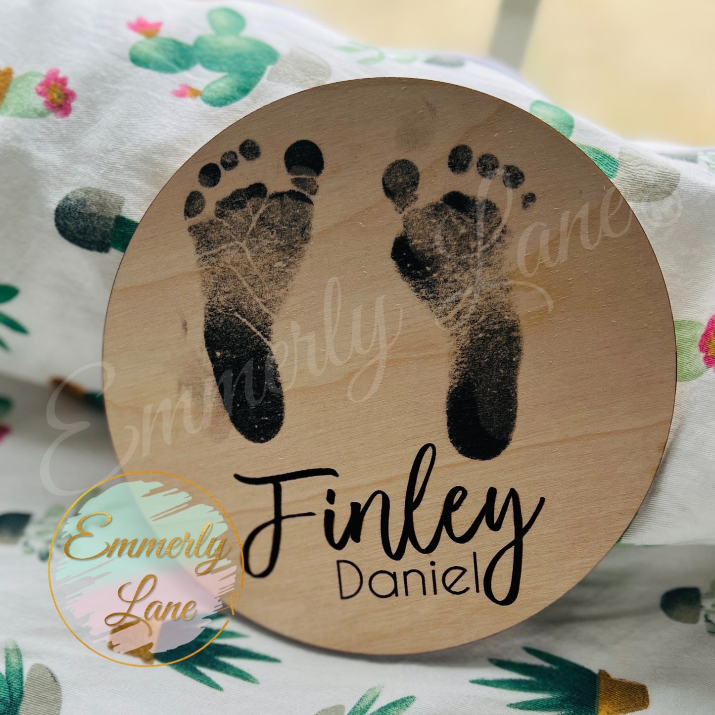 Wooden Baby Name Round- hand/footprints